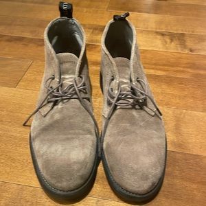 AllSaints Huxley Chukka Boot. Taupe.